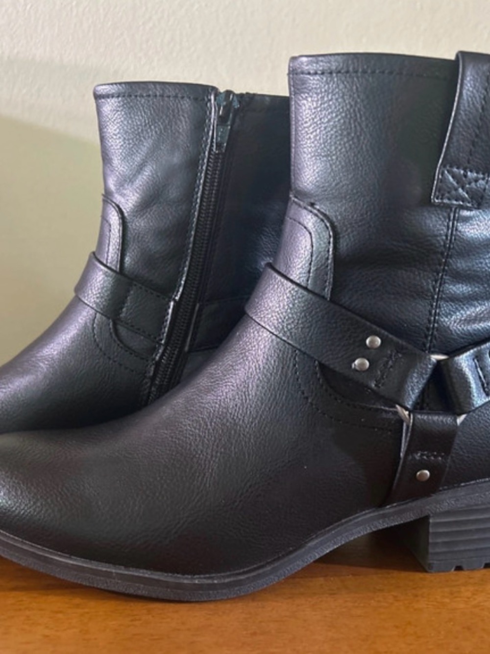 FRYE AND CO. Black Leather Ankle Boots with Strap and Stud Detail